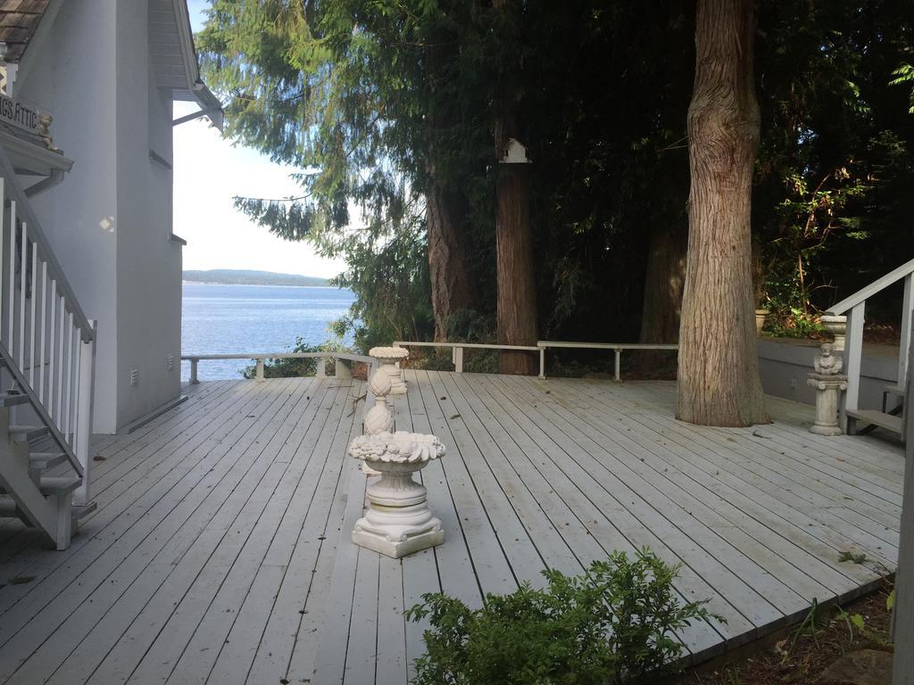Vancouver Island Castle Cove Inn Чемейнус Экстерьер фото