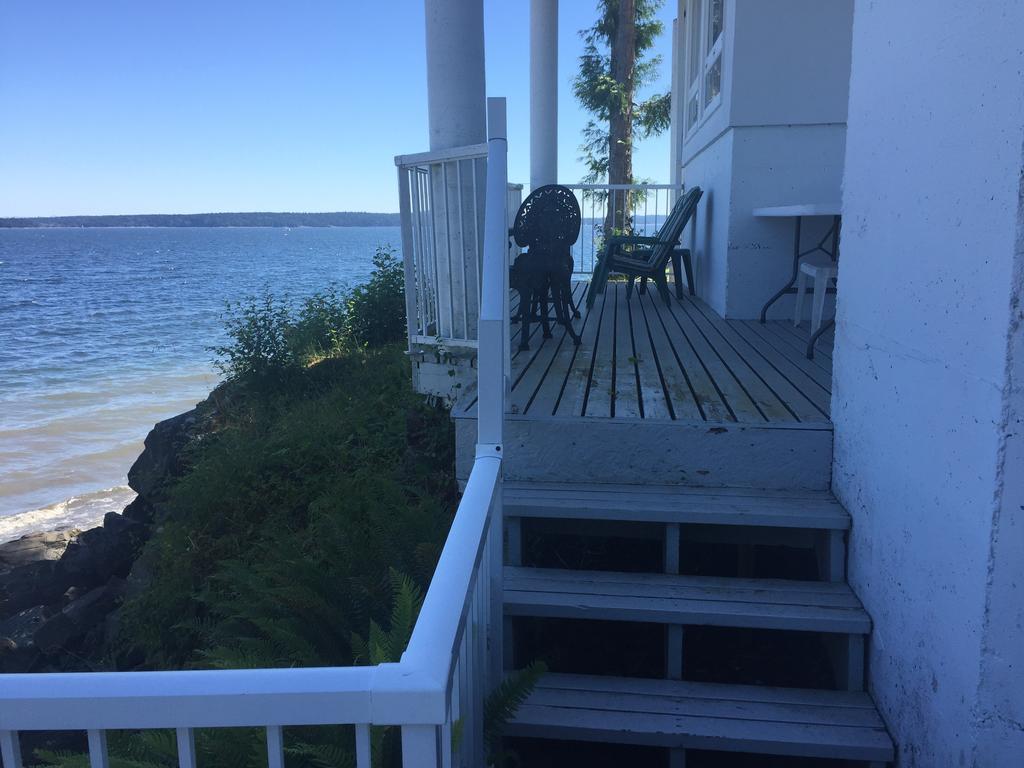 Vancouver Island Castle Cove Inn Чемейнус Экстерьер фото