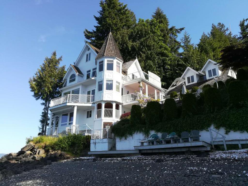 Vancouver Island Castle Cove Inn Чемейнус Экстерьер фото